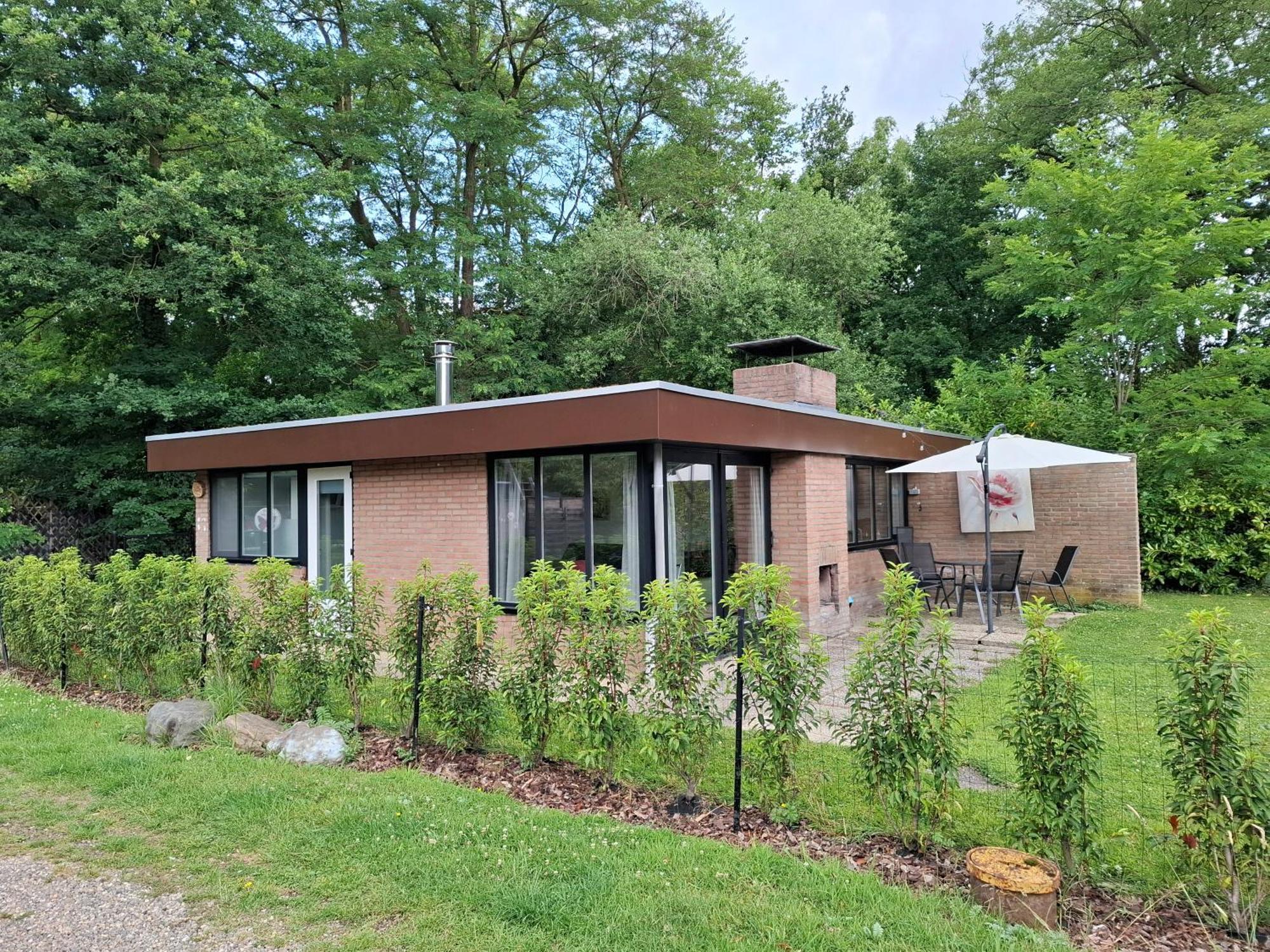 Zonnige Vrijstaande Bungalow In Prachtige Omgeving! Rekem المظهر الخارجي الصورة